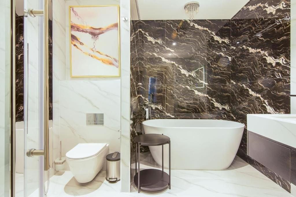 Spacious 2bdr With Sea View In Jbr * Dubai