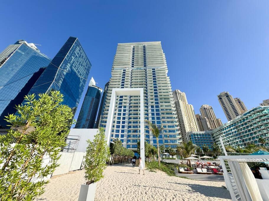 Aura Luxury - & Infinity Pool Apartment Dubai