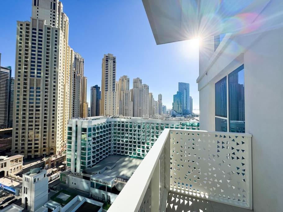 Aura Luxury - & Infinity Pool Apartment