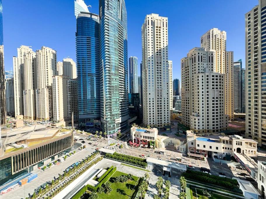 Aura Luxury - & Infinity Pool Dubai