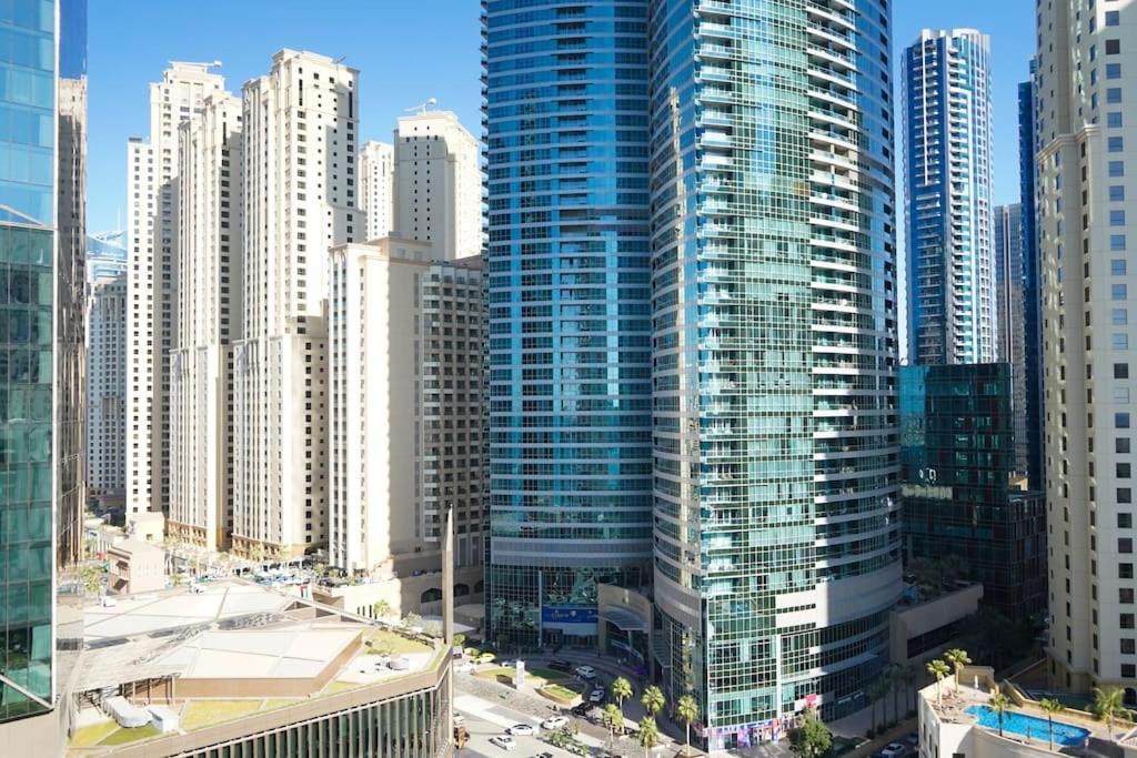 Aura Luxury - & Infinity Pool Apartment Dubai
