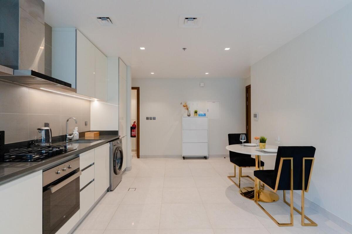 Stylish And Roomy 1br Marina View Fits 3