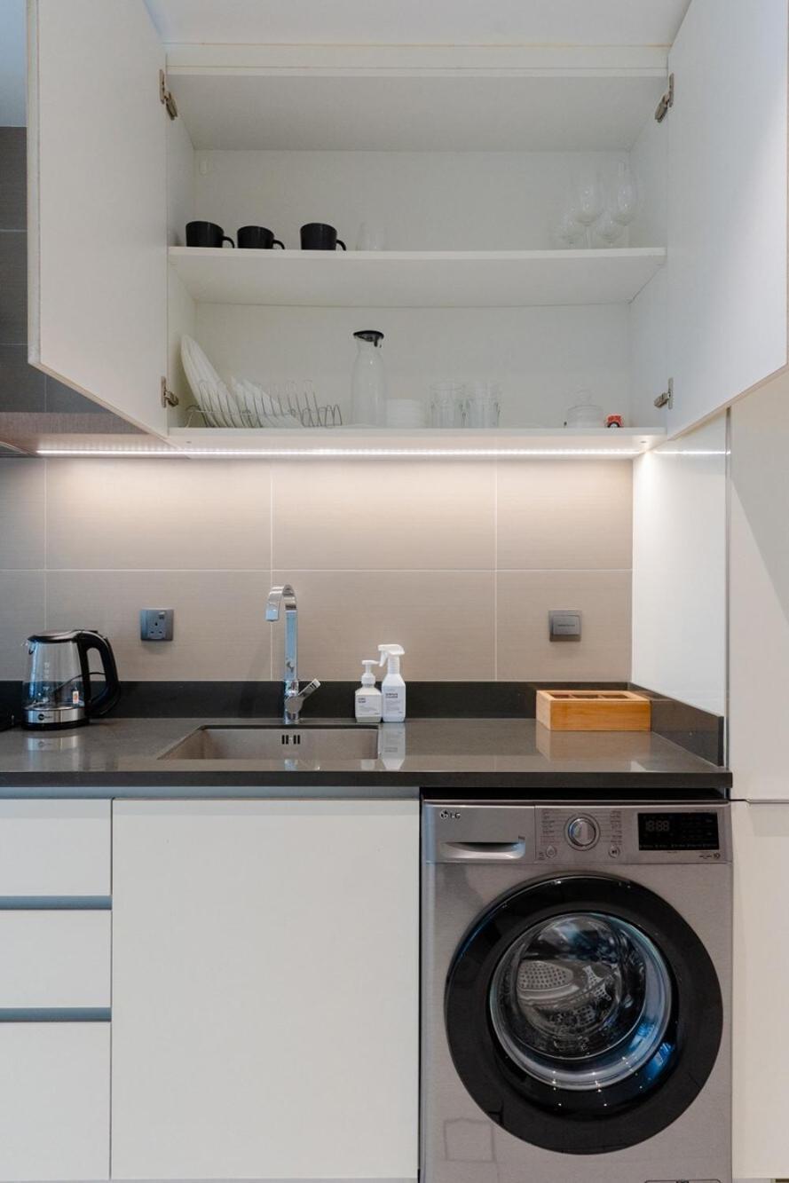 Stylish And Roomy 1br Marina View Fits 3 *