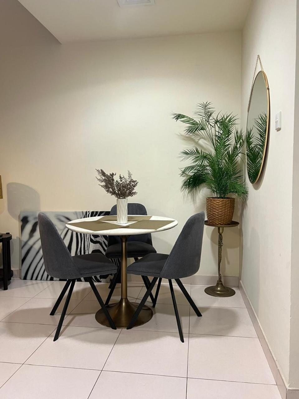 Luxury One Bedroom In Marina Apartment Dubai