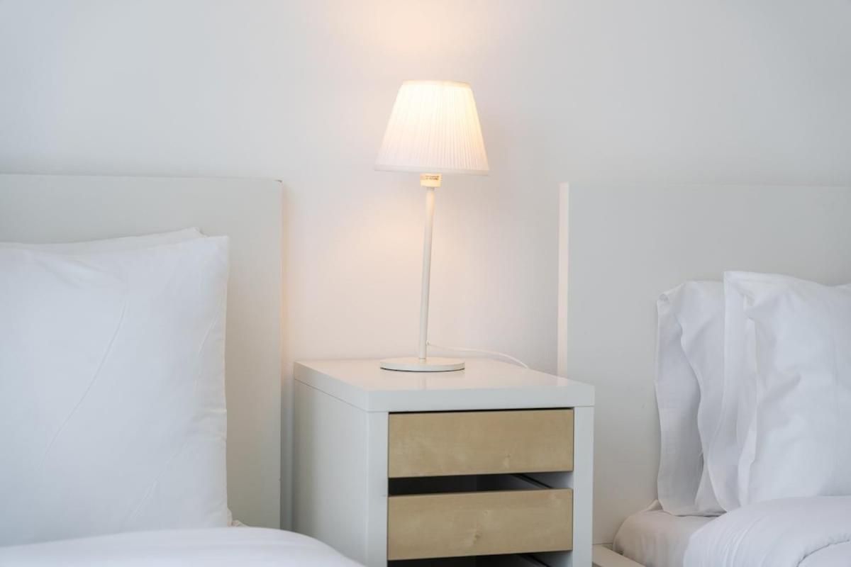 Airy And Cozy 2-bedroom With Marina Views In Dec Tower 2 Dubai