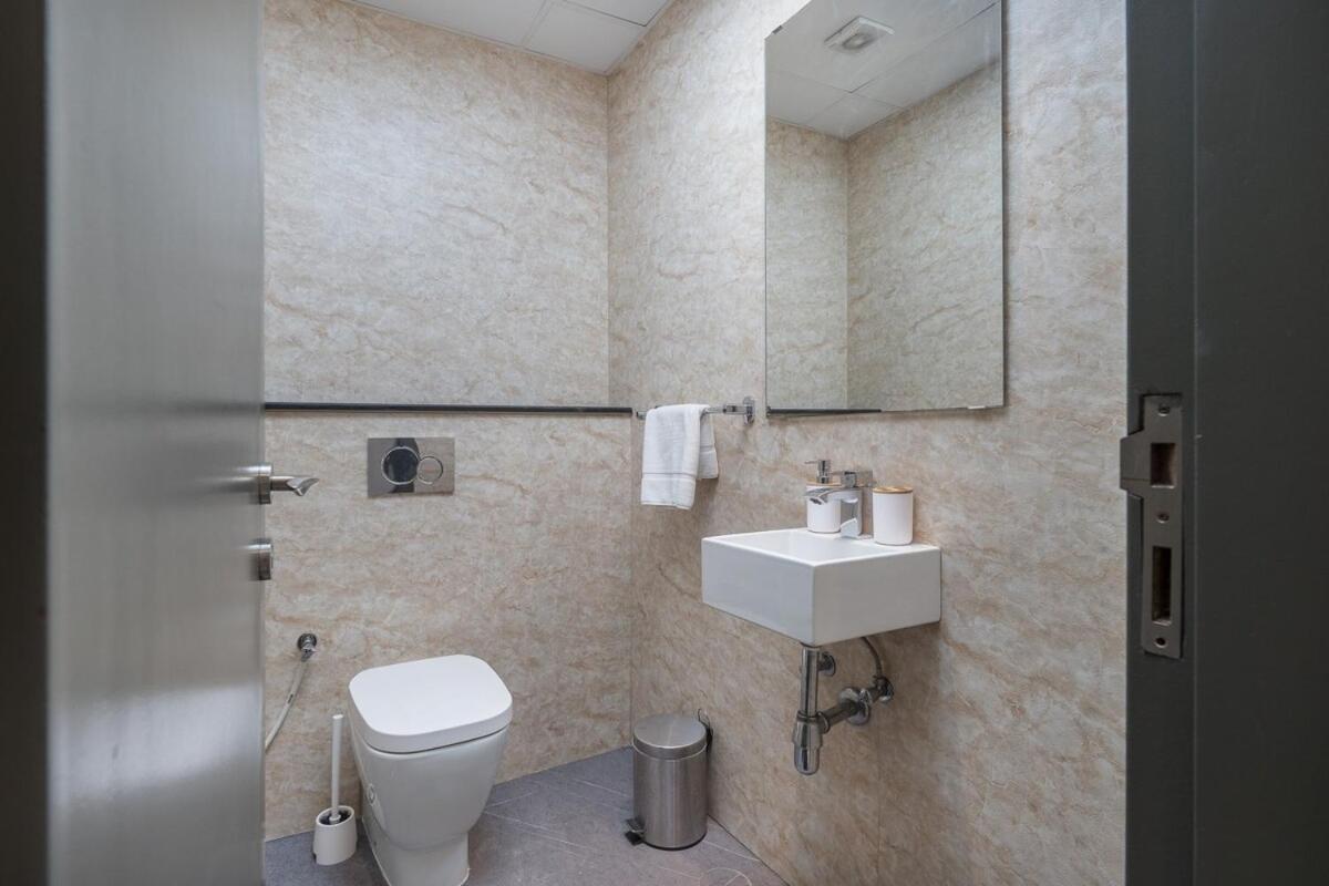 Airy And Cozy 2-bedroom With Marina Views In Dec Tower 2 Apartment