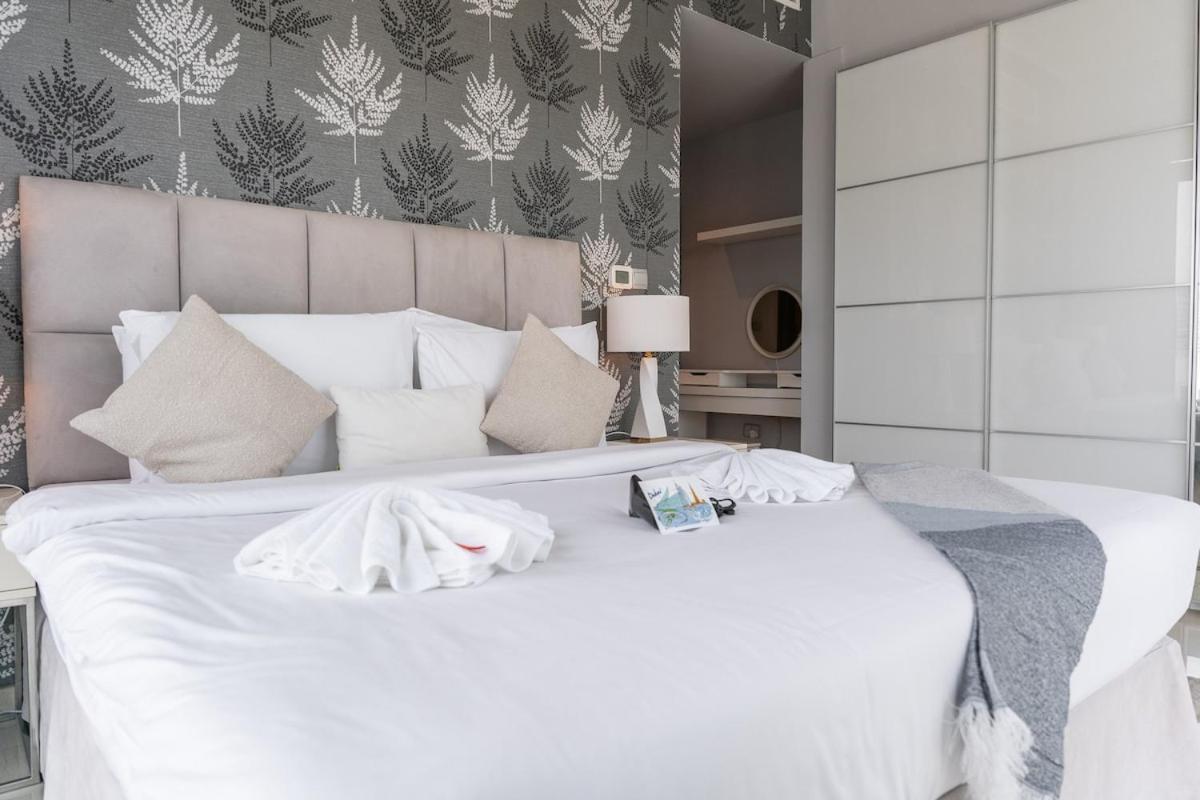 Airy And Cozy 2-bedroom With Marina Views In Dec Tower 2 Apartment Dubai