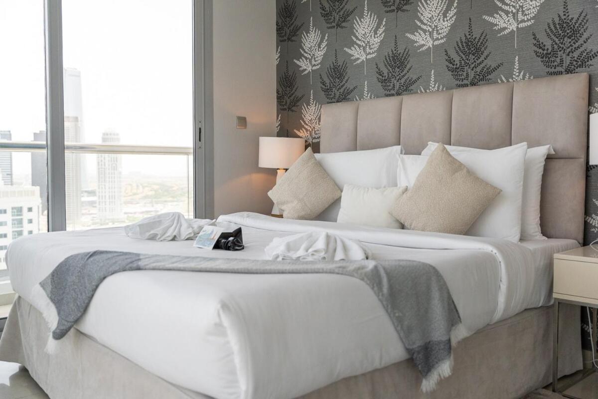 Airy And Cozy 2-bedroom With Marina Views In Dec Tower 2