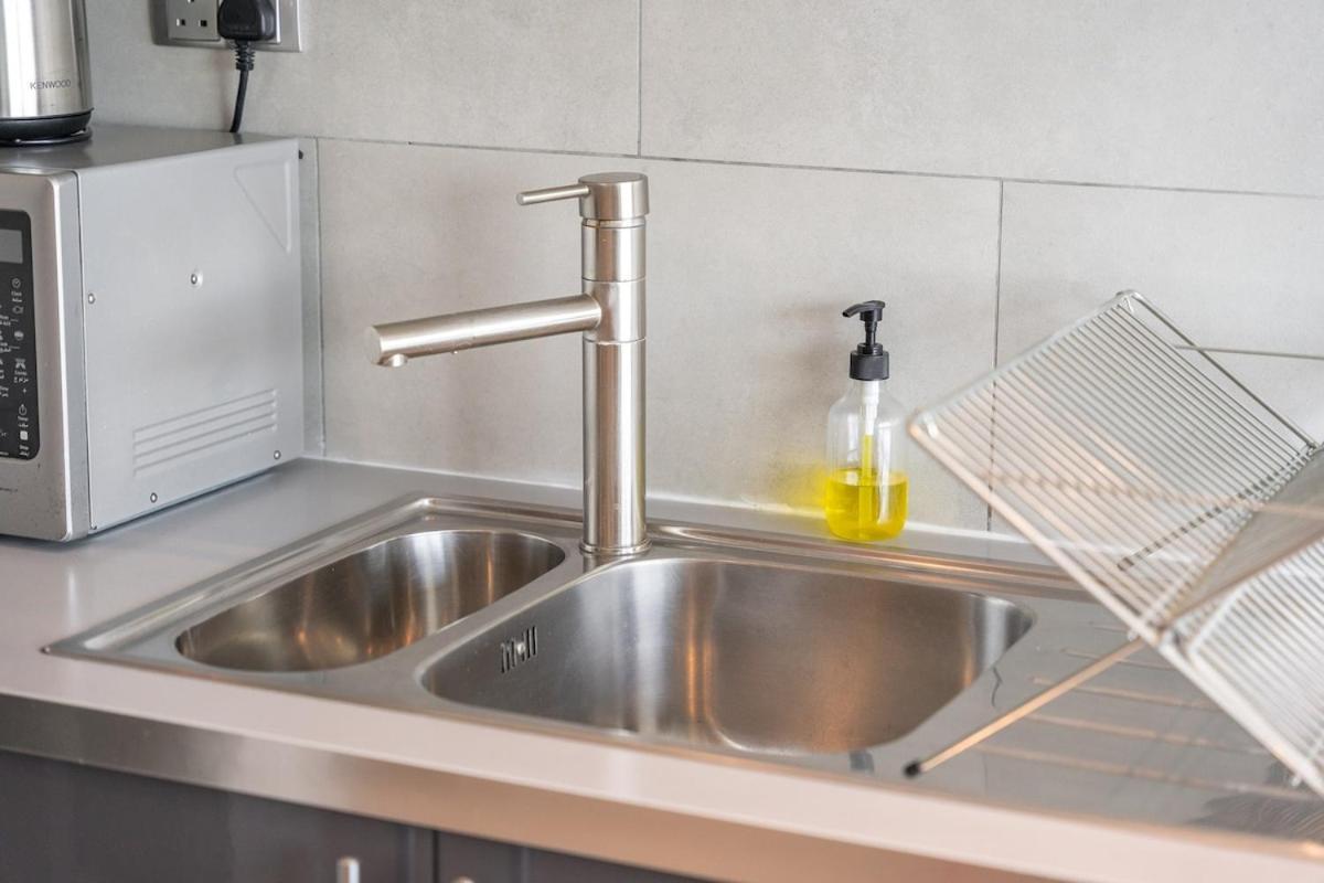 Airy And Cozy 2-bedroom With Marina Views In Dec Tower 2 Apartment *