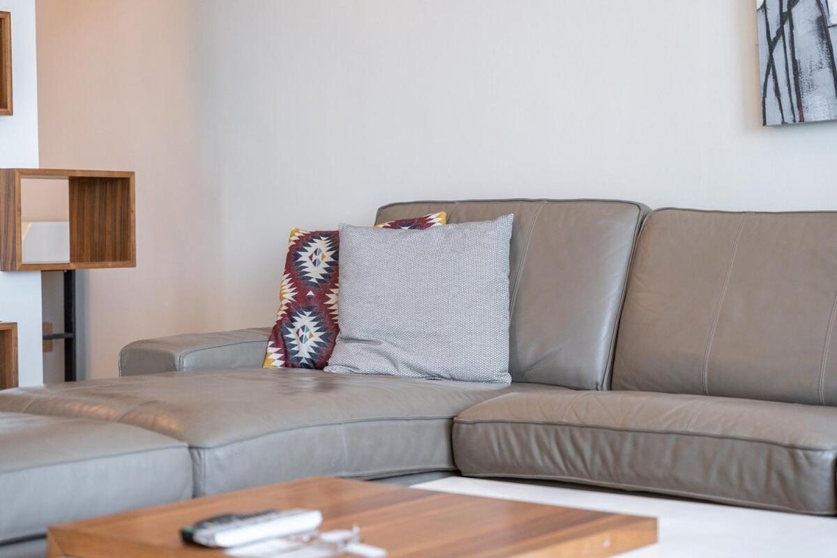 Apartment Airy And Cozy 2-bedroom With Marina Views In Dec Tower 2