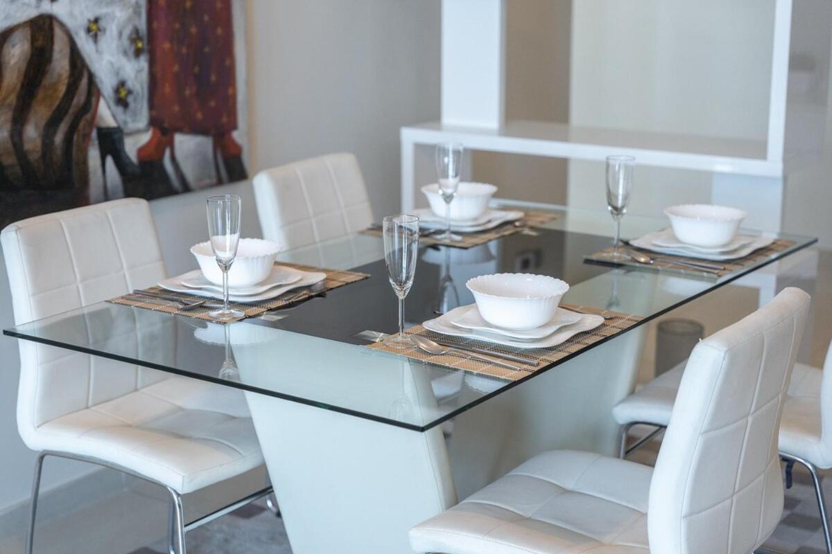 Airy And Cozy 2-bedroom With Marina Views In Dec Tower 2