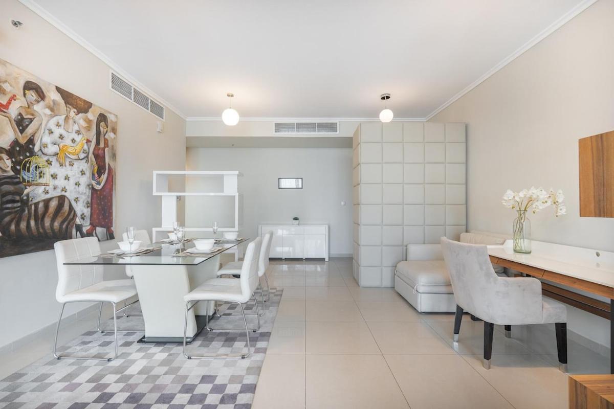 Apartment Airy And Cozy 2-bedroom With Marina Views In Dec Tower 2