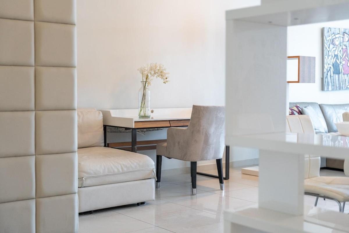 Airy And Cozy 2-bedroom With Marina Views In Dec Tower 2 *