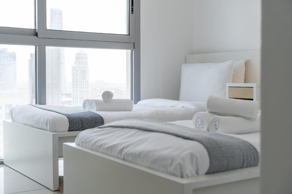 Airy And Cozy 2-bedroom With Marina Views In Dec Tower 2 Apartment