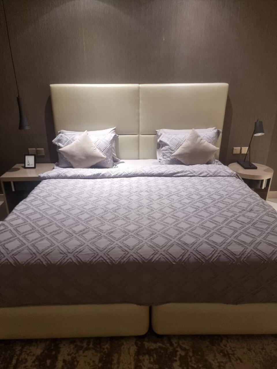 Apartment 1 Bedroom Tower D Paramount