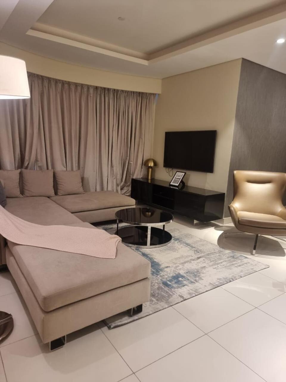 Apartment 1 Bedroom Tower D Paramount *