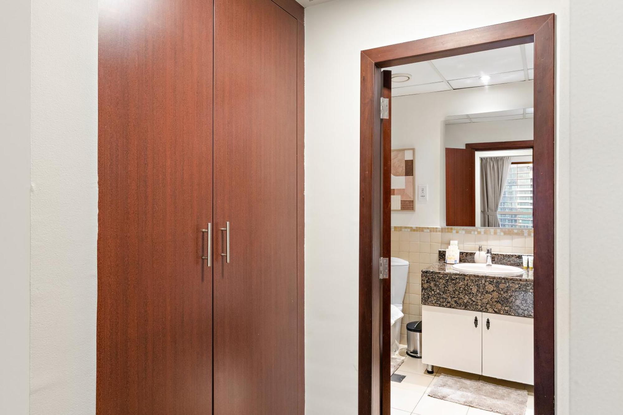 Apartment Luxe 2br With Marina View In Jbr And Walk To The Dubai