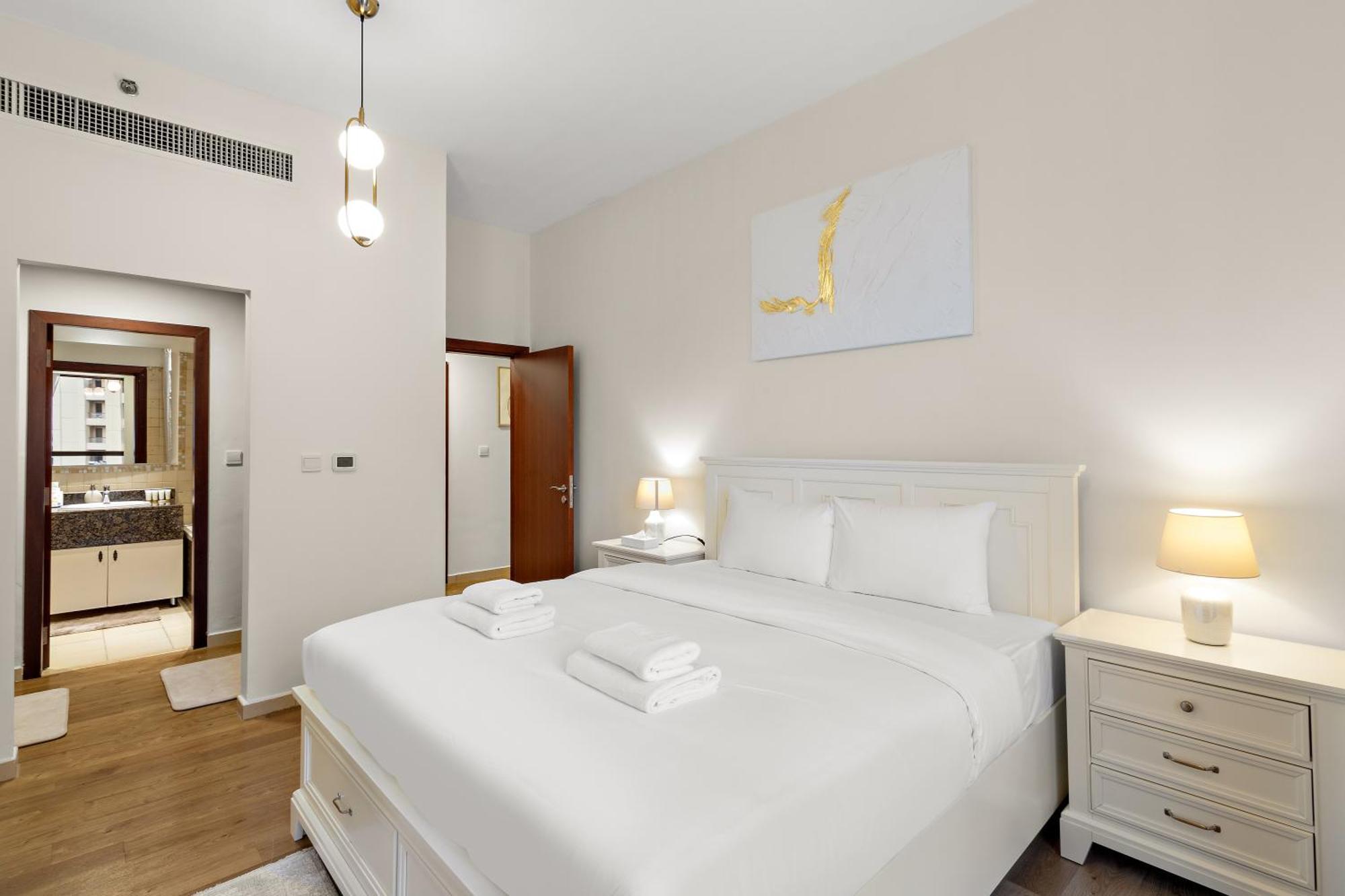 Luxe 2br With Marina View In Jbr And Walk To The Apartment