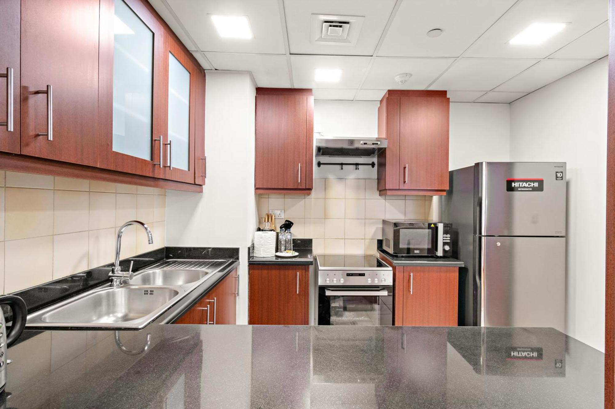 Luxe 2br With Marina View In Jbr And Walk To The Apartment