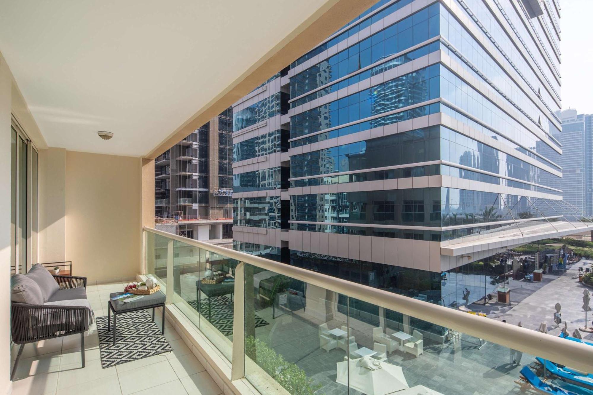 Frank Porter - Marina Park Apartment Dubai