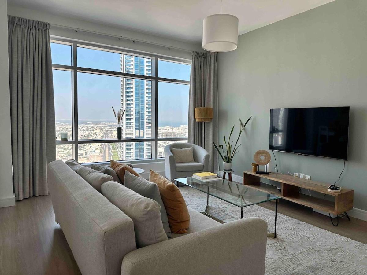 Bright And Spacious Flat Downtown Burj Khalifa Apartment