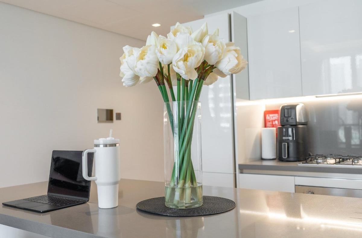 Stunning Apartment In Downtown Dubai - Burj Khalifa Views From All Rooms Apartment *