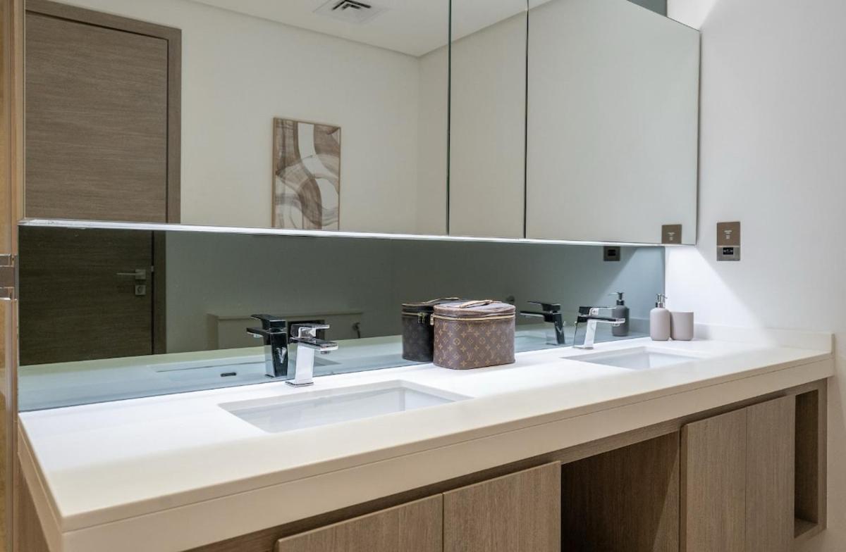 Stunning Apartment In Downtown Dubai - Burj Khalifa Views From All Rooms Apartment