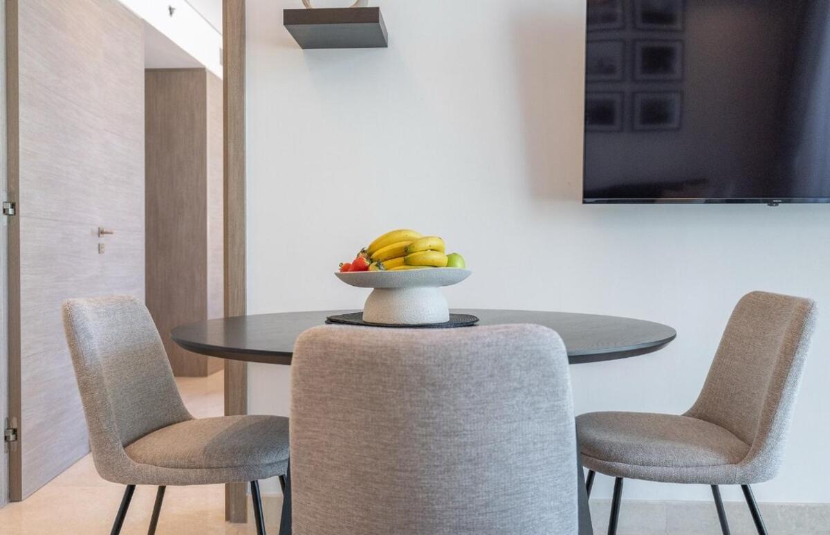 Stunning Apartment In Downtown Dubai - Burj Khalifa Views From All Rooms