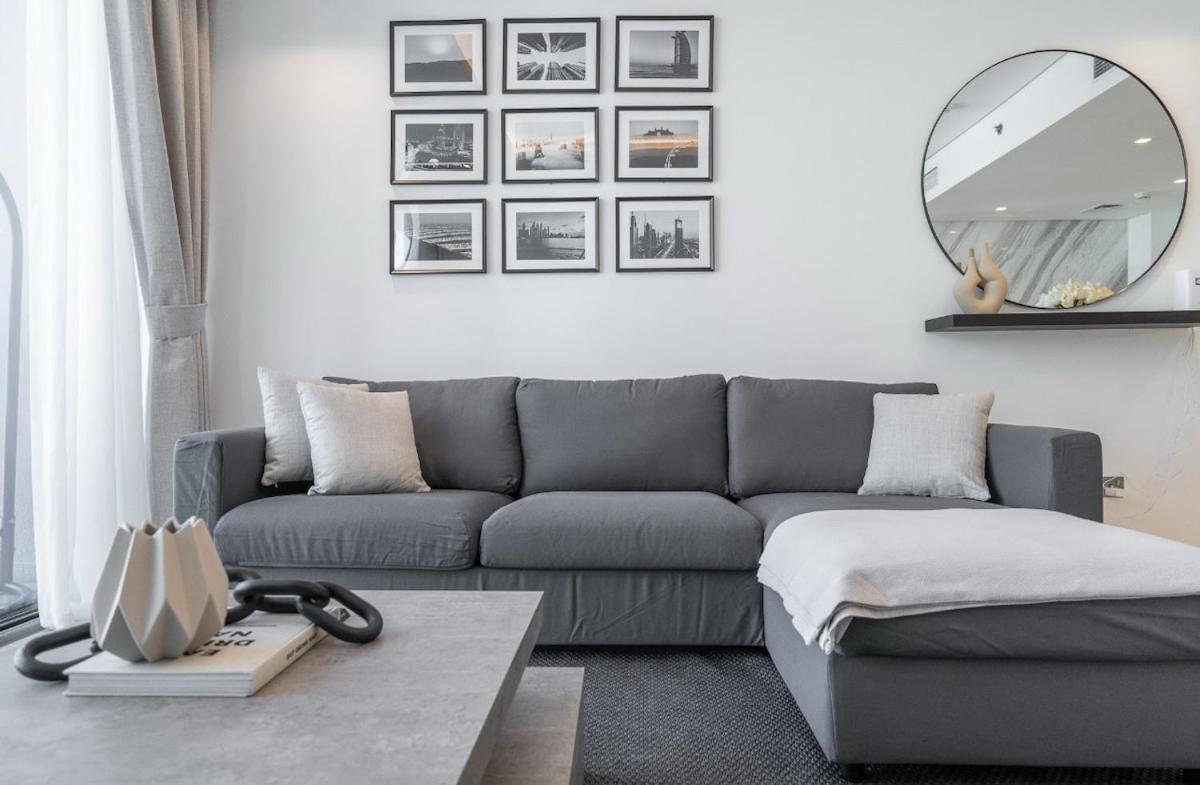 Stunning Apartment In Downtown Dubai - Burj Khalifa Views From All Rooms *