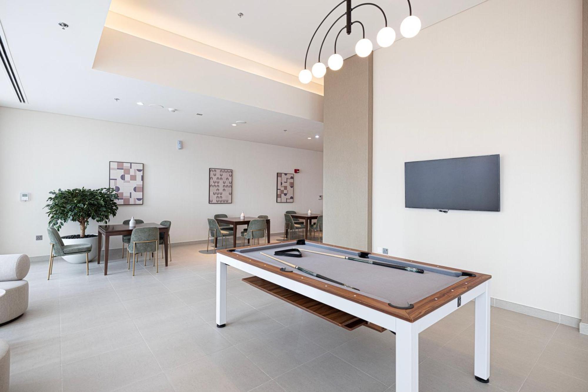 Luxe - 2br - Sea & View - 5 Min To Mall Apartment *