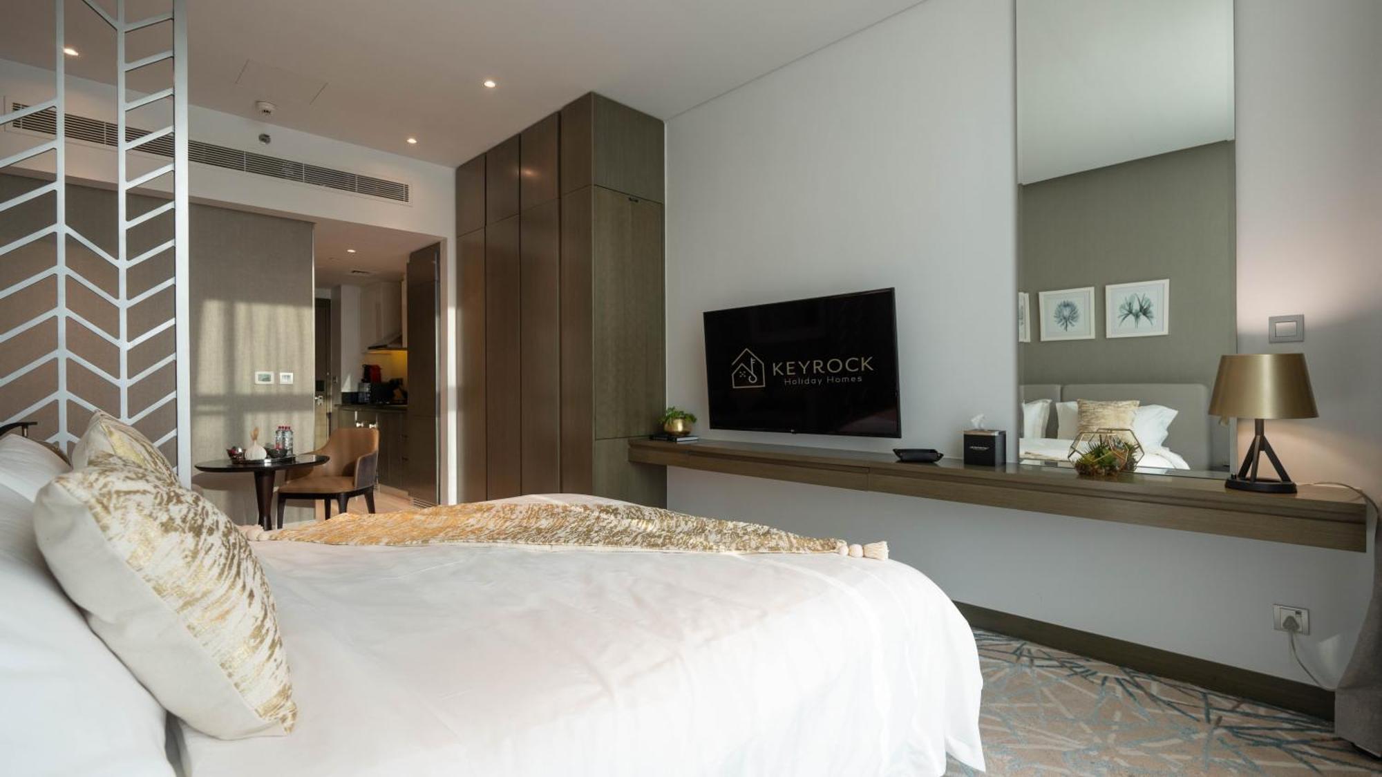 Keyrock Living - Elegant In Business Bay * Dubai