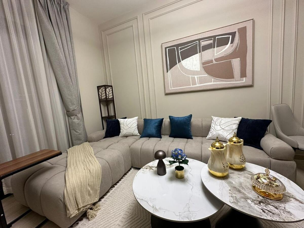 Modern And Cozy Be Apartment