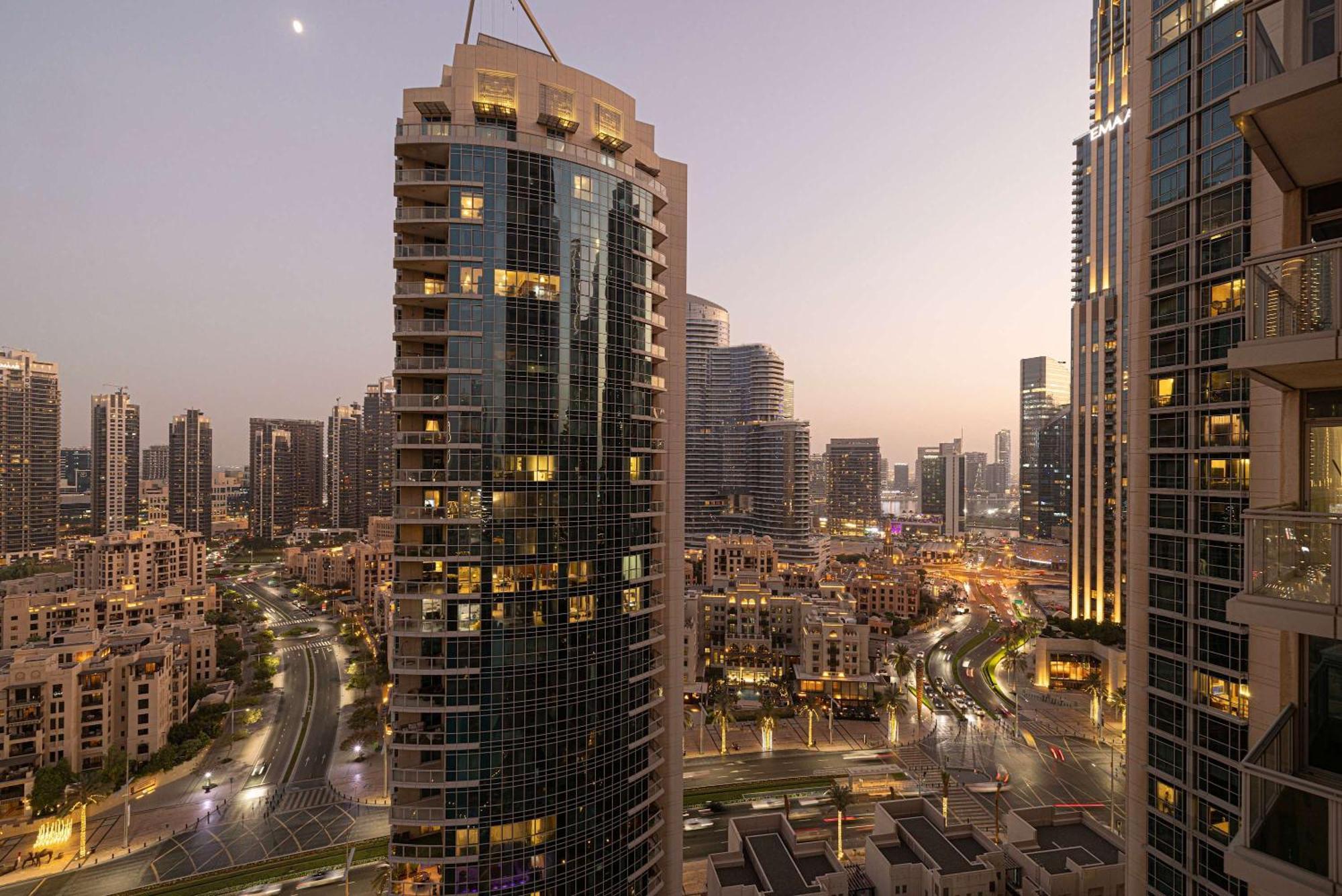 Downtown Sanctuary Iconic Burj Views & Luxury Living Apartment *
