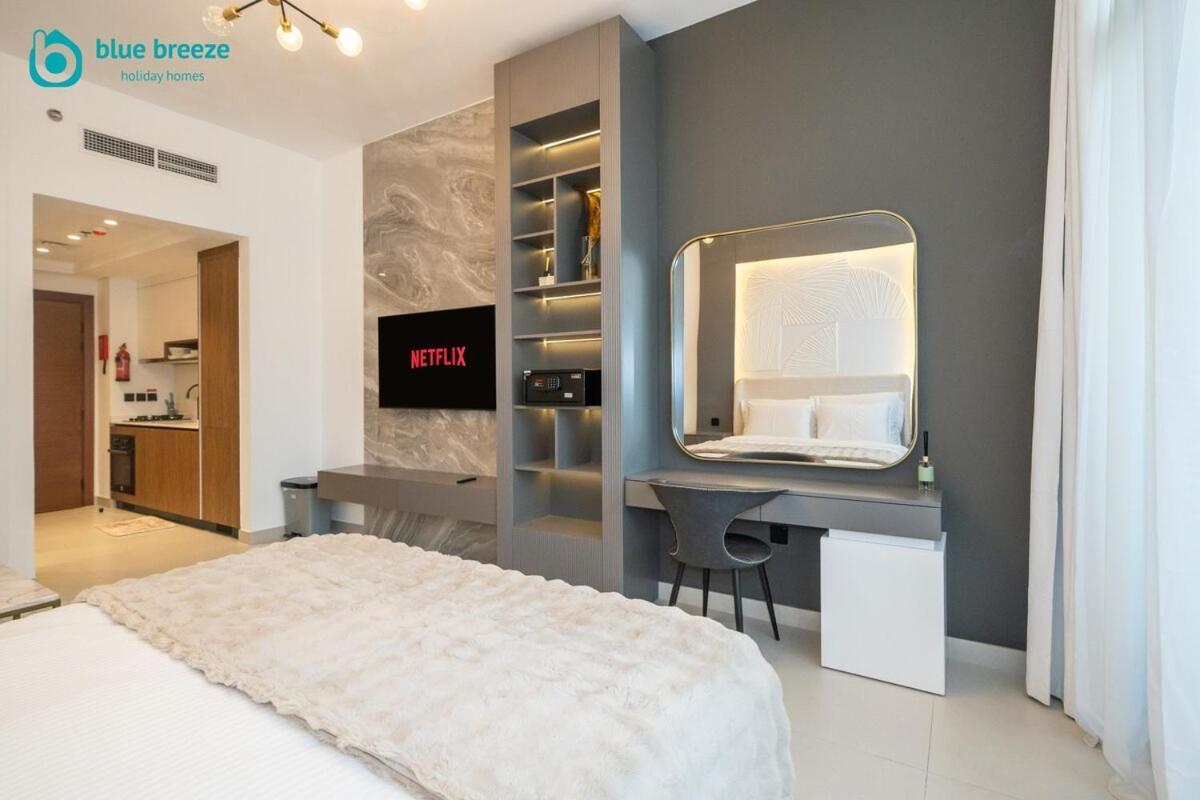 Blue Breeze - Trendy With Balcony & Stylish Interiors Apartment Dubai