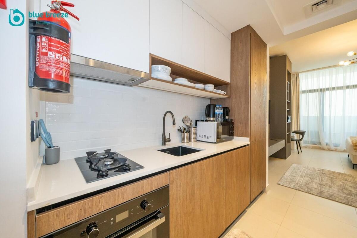 Apartment Blue Breeze - Trendy With Balcony & Stylish Interiors *