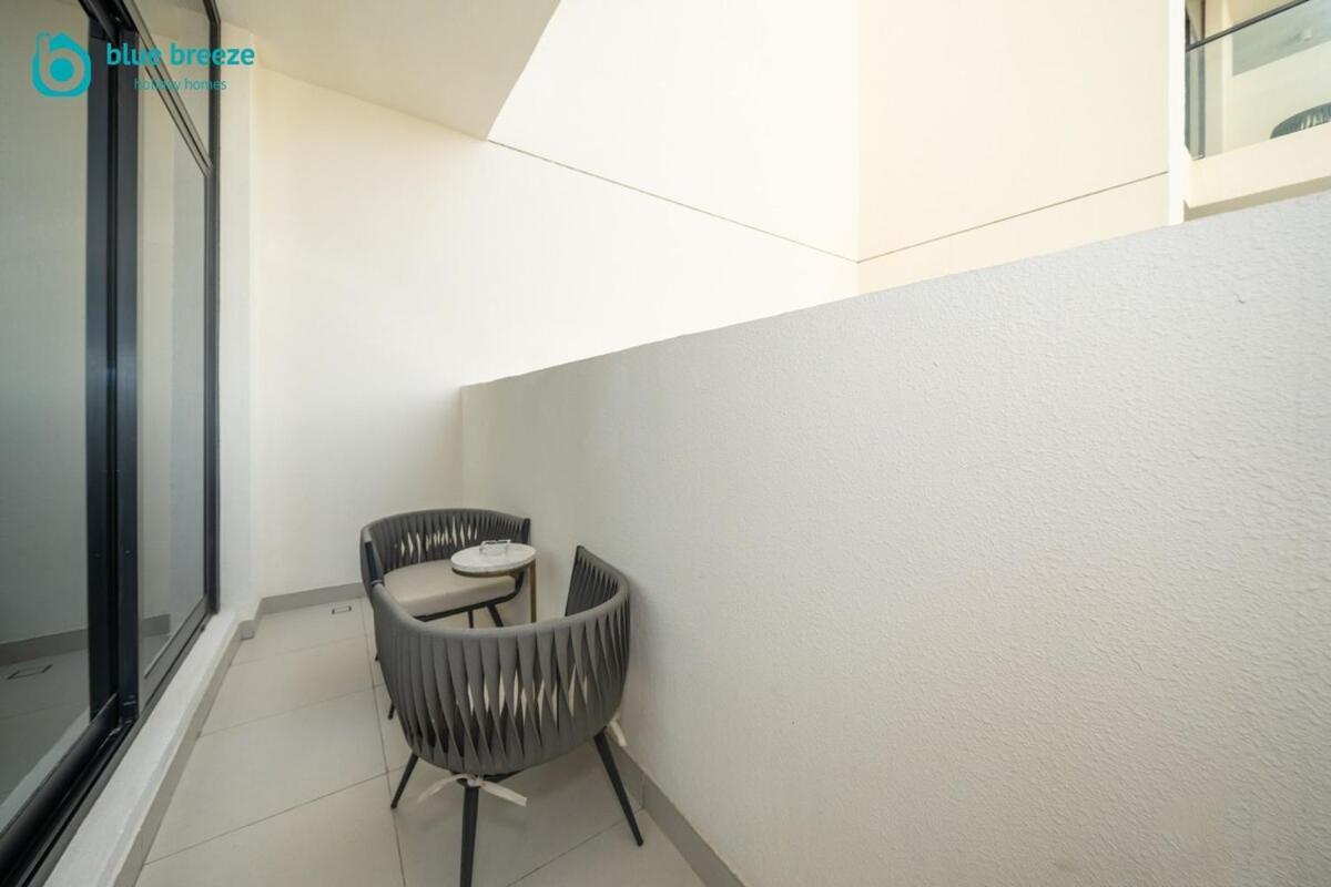 Apartment Blue Breeze - Trendy With Balcony & Stylish Interiors *