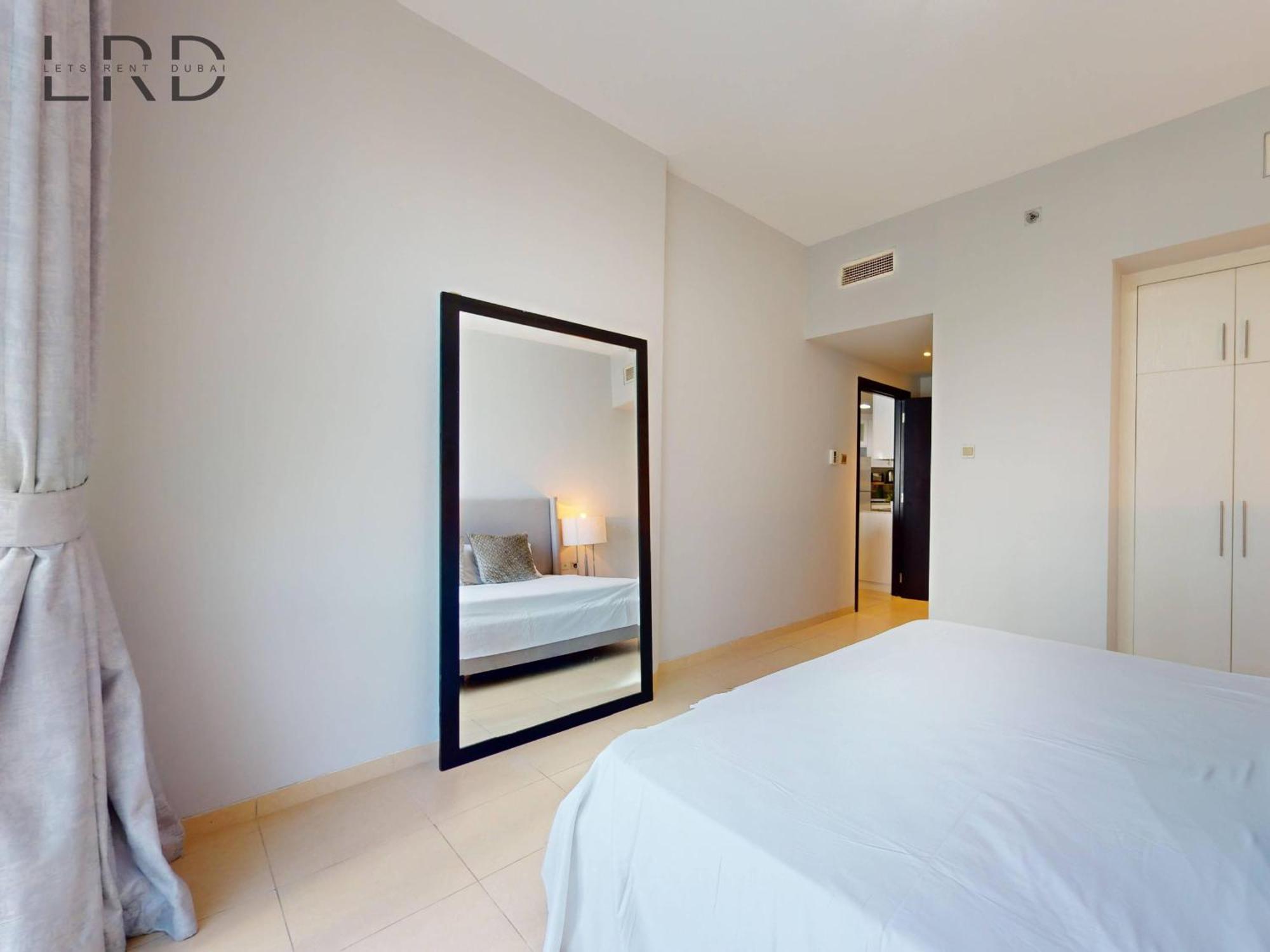 Stylish 2br Steps From Metro And Marina Mall Apartment