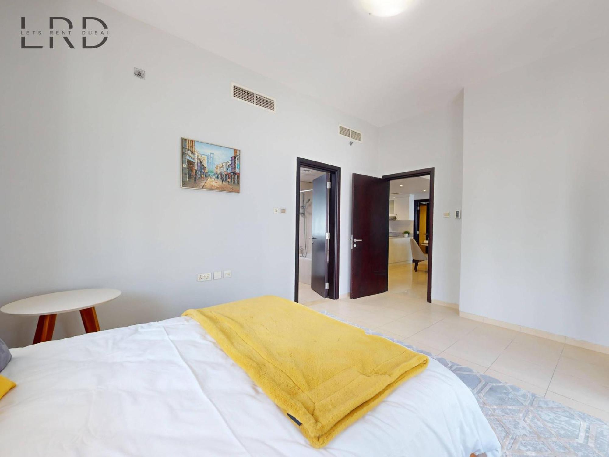 Stylish 2br Steps From Metro And Marina Mall