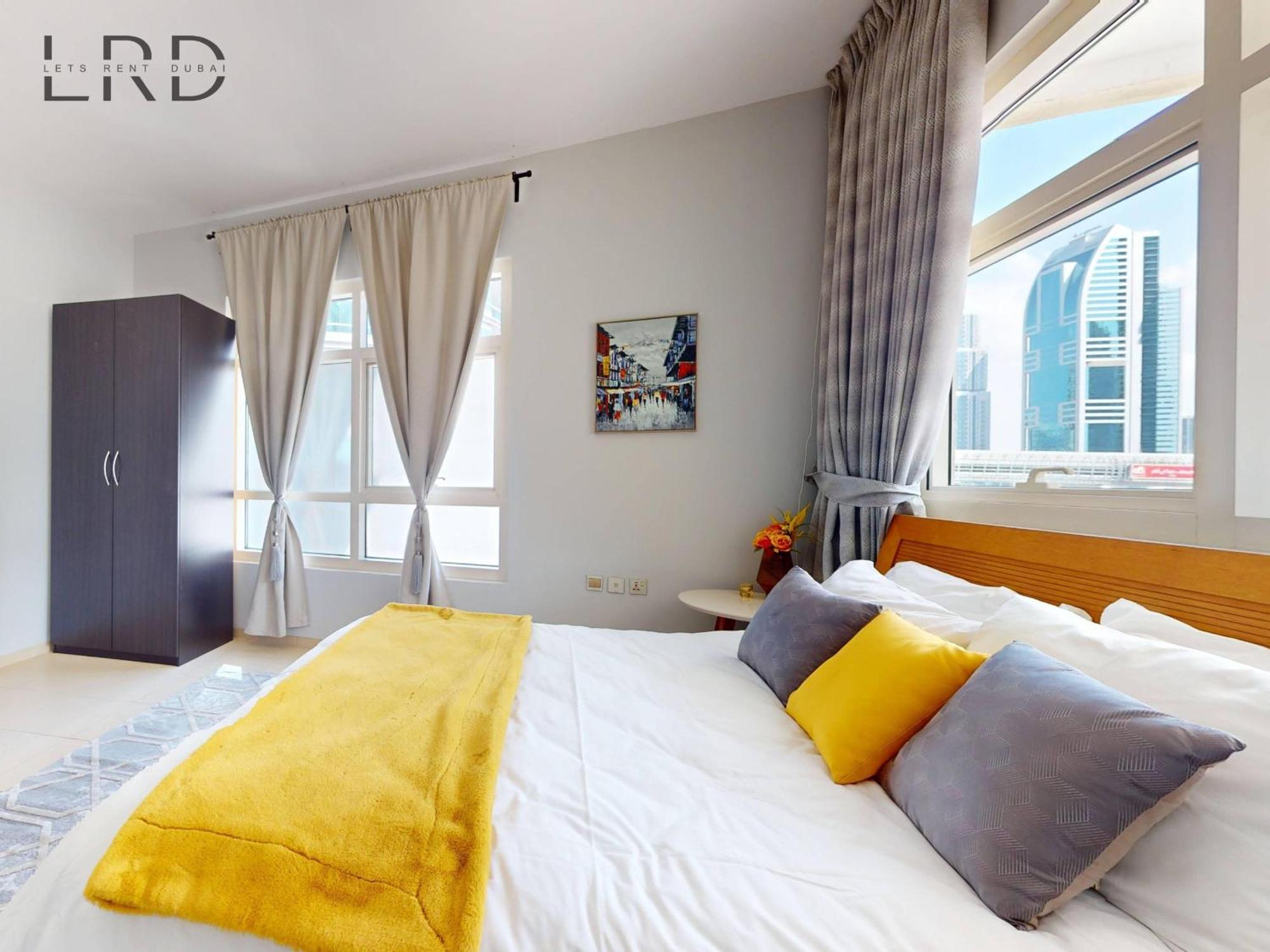 Stylish 2br Steps From Metro And Marina Mall Apartment