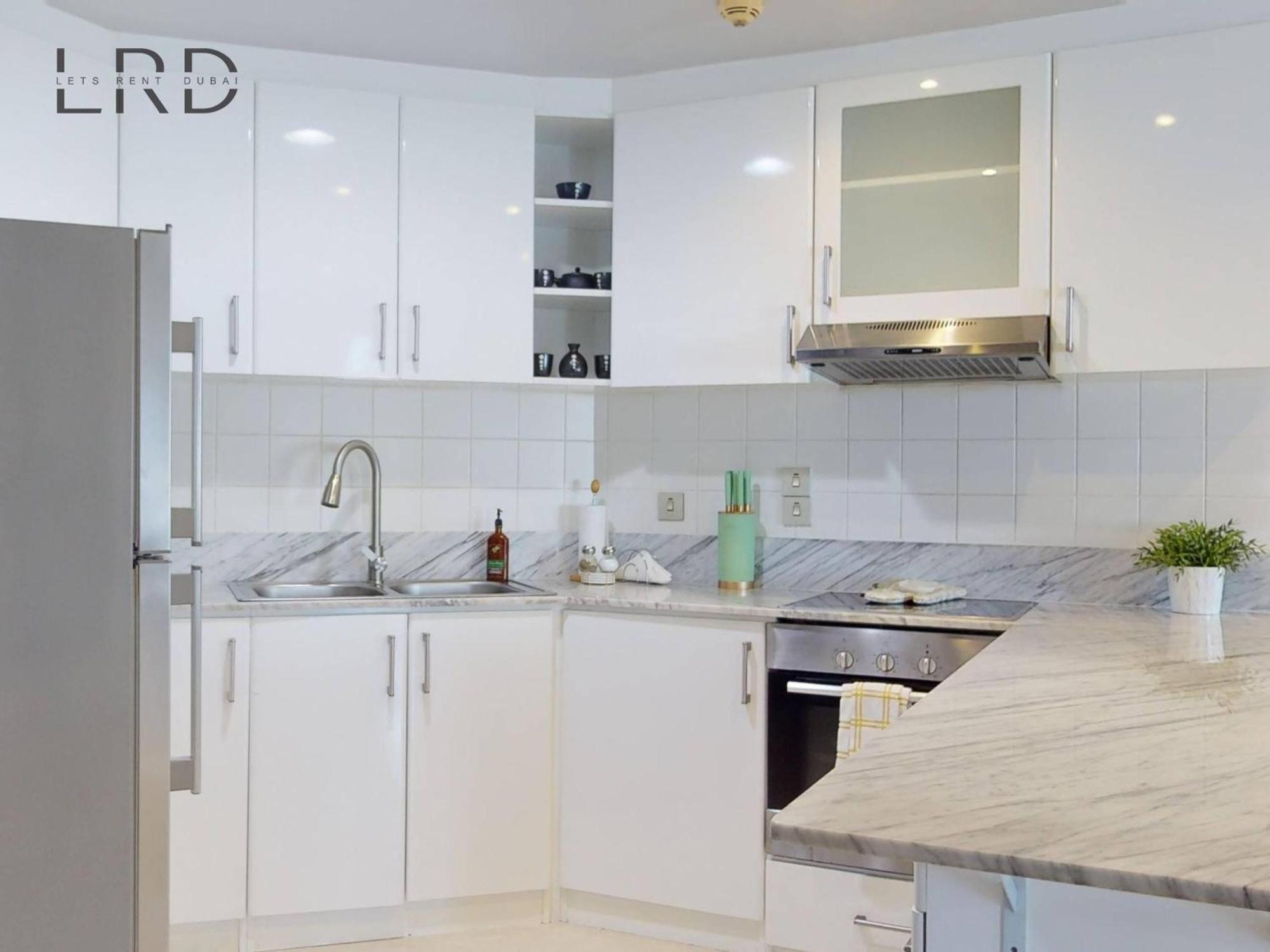 Stylish 2br Steps From Metro And Marina Mall Apartment *