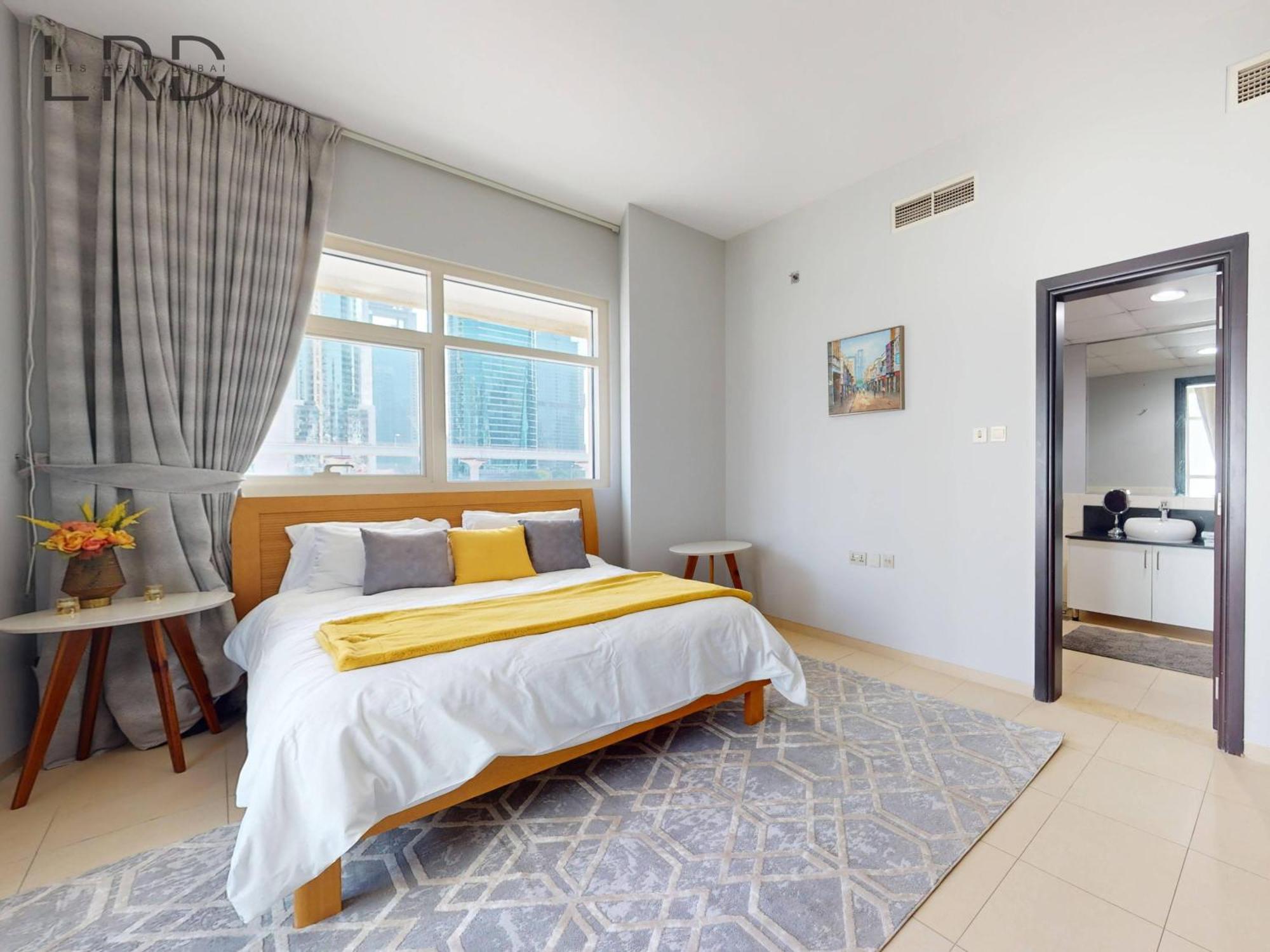 Stylish 2br Steps From Metro And Marina Mall