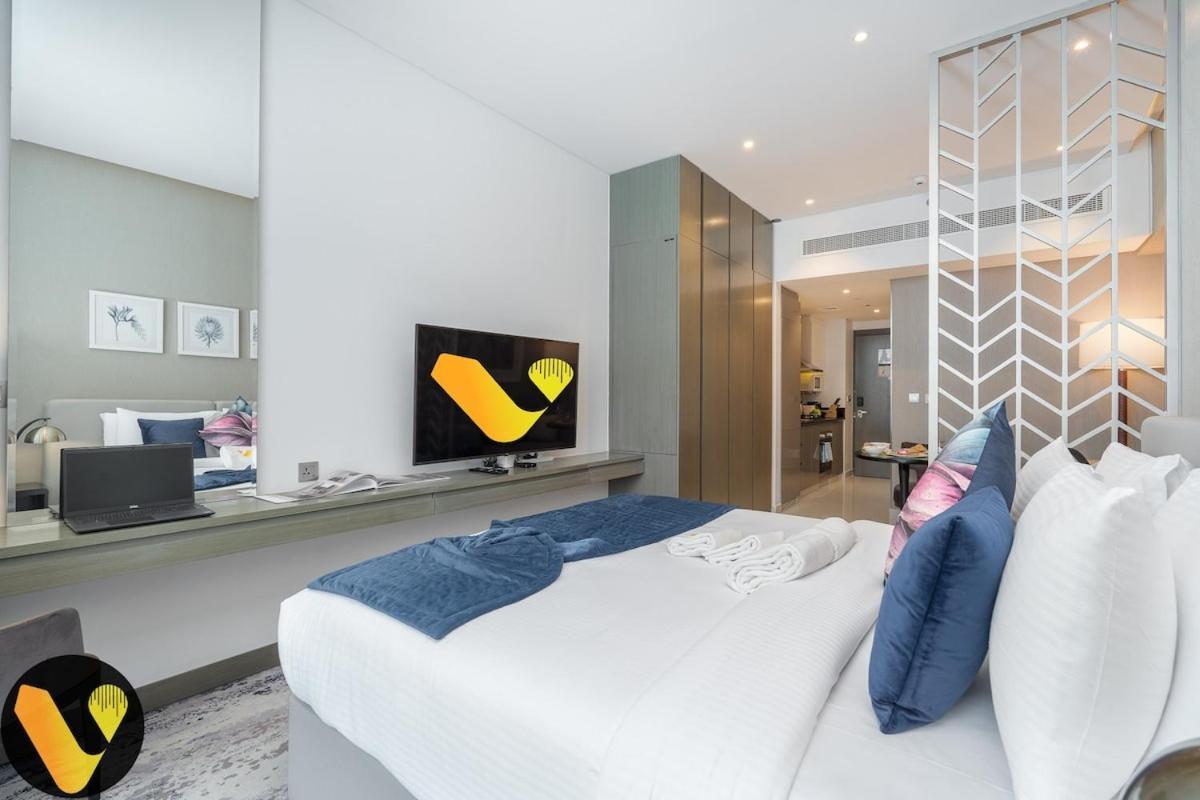 Vogue Damac Maison Prive Balcony & Pool With Canal View Prime Business Bay Location, Steps From Downtown & Burj Khalifa Apartment *