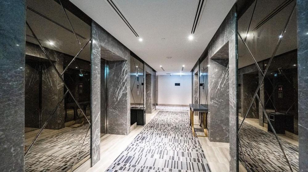 Vogue Damac Maison Prive Balcony & Pool With Canal View Prime Business Bay Location, Steps From Downtown & Burj Khalifa Apartment *