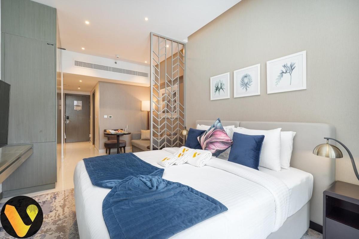 Vogue Damac Maison Prive Balcony & Pool With Canal View Prime Business Bay Location, Steps From Downtown & Burj Khalifa Apartment Dubai