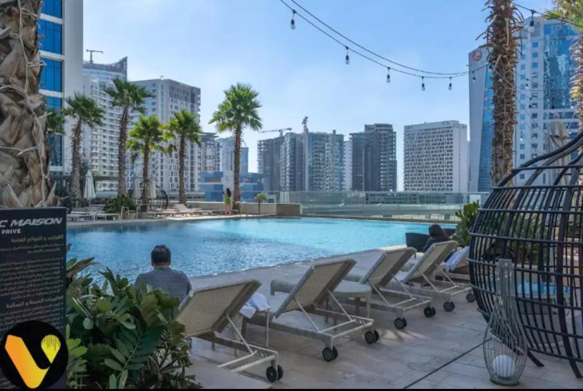 Vogue Damac Maison Prive Balcony & Pool With Canal View Prime Business Bay Location, Steps From Downtown & Burj Khalifa * Dubai