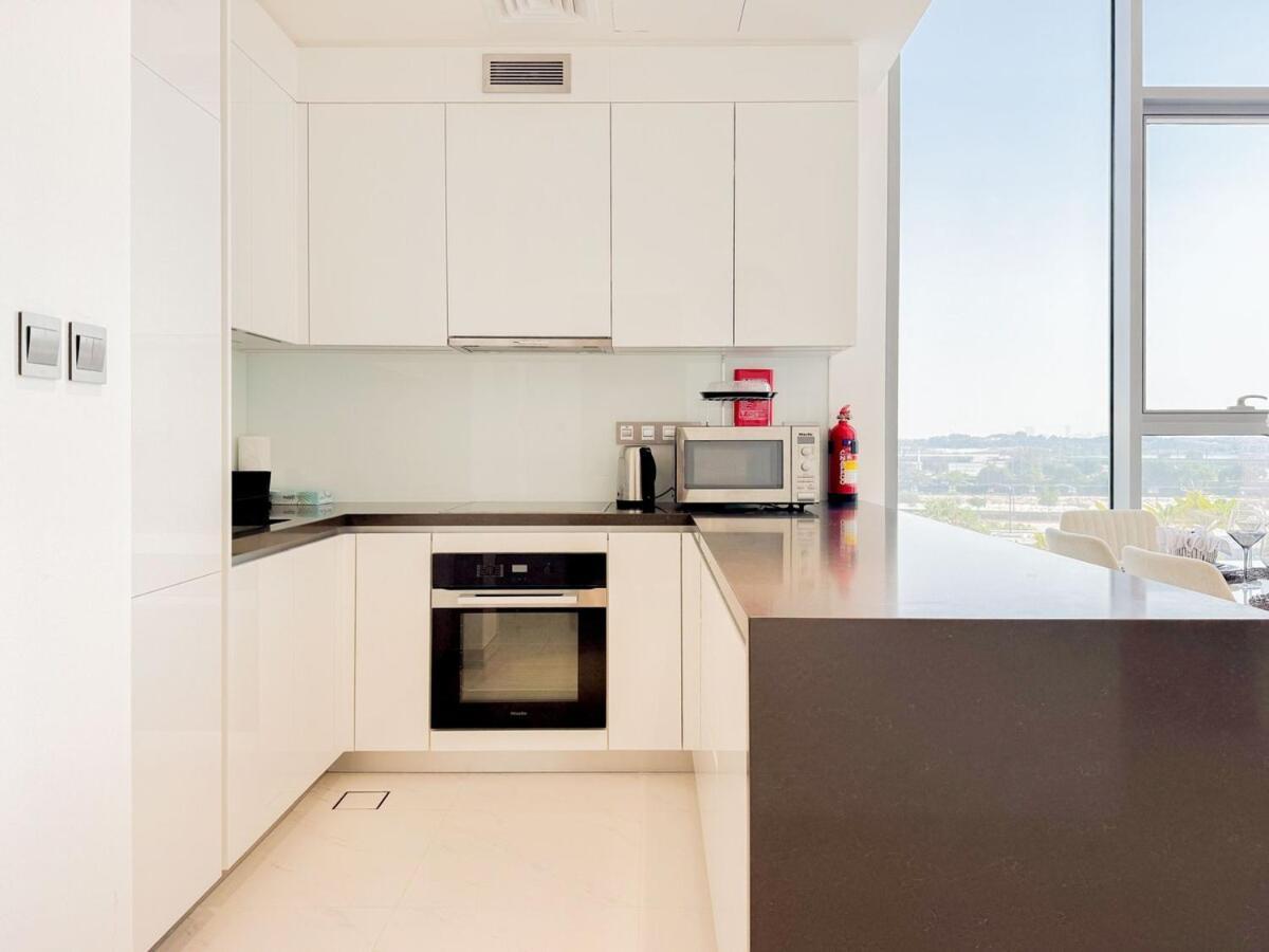 Azure - 1-bed Luxury By Crystal Lagoon, Downtown Apartment *