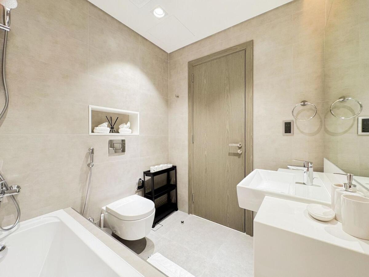 Azure - 1-bed Luxury By Crystal Lagoon, Downtown Apartment