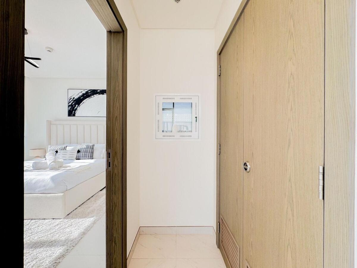 Azure - 1-bed Luxury By Crystal Lagoon, Downtown Apartment