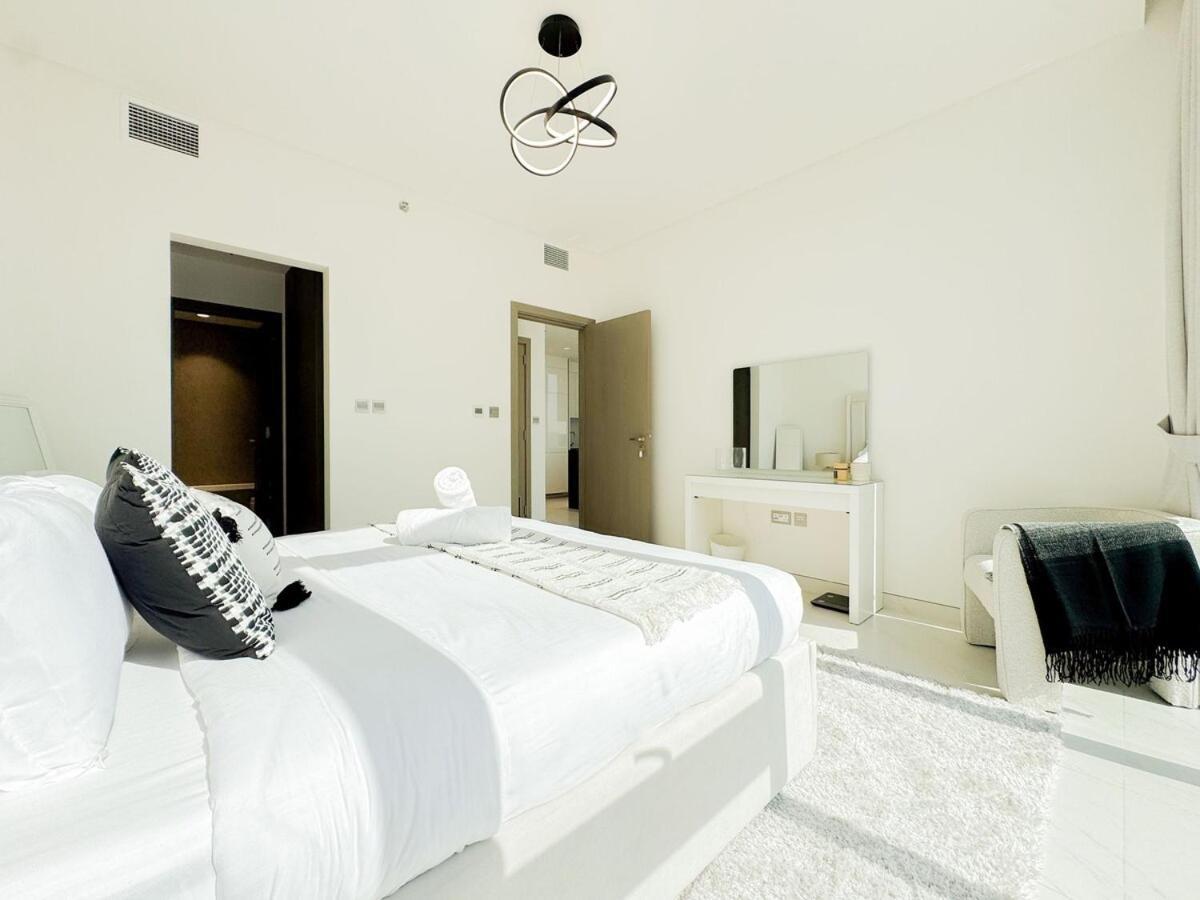 Azure - 1-bed Luxury By Crystal Lagoon, Downtown Apartment *