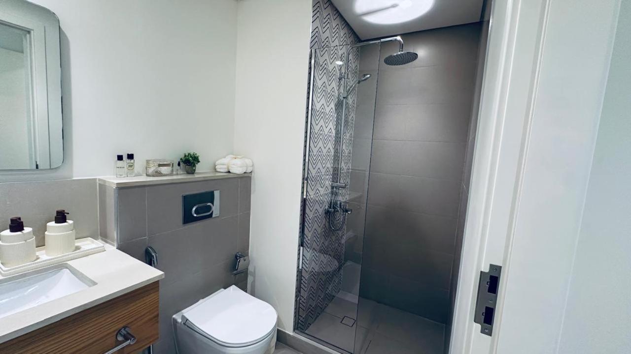 Apartment Brand New Azizi Riv 14 *